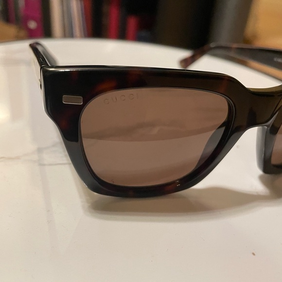 Authentic Gucci Havana men’s sunglasses - Picture 5 of 9